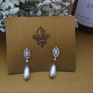 Pearl/Rhinestone Earrings ⚜️